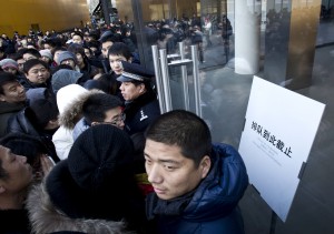 apple-beijing-wait
